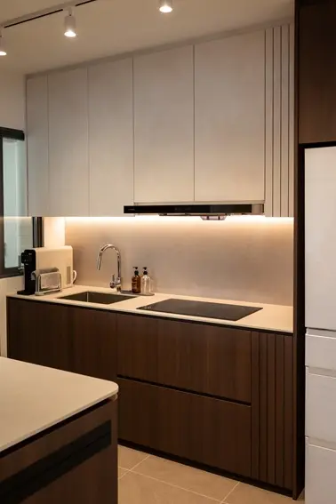 Light & Dark Kitchen Cabinets サイズ調整.webp