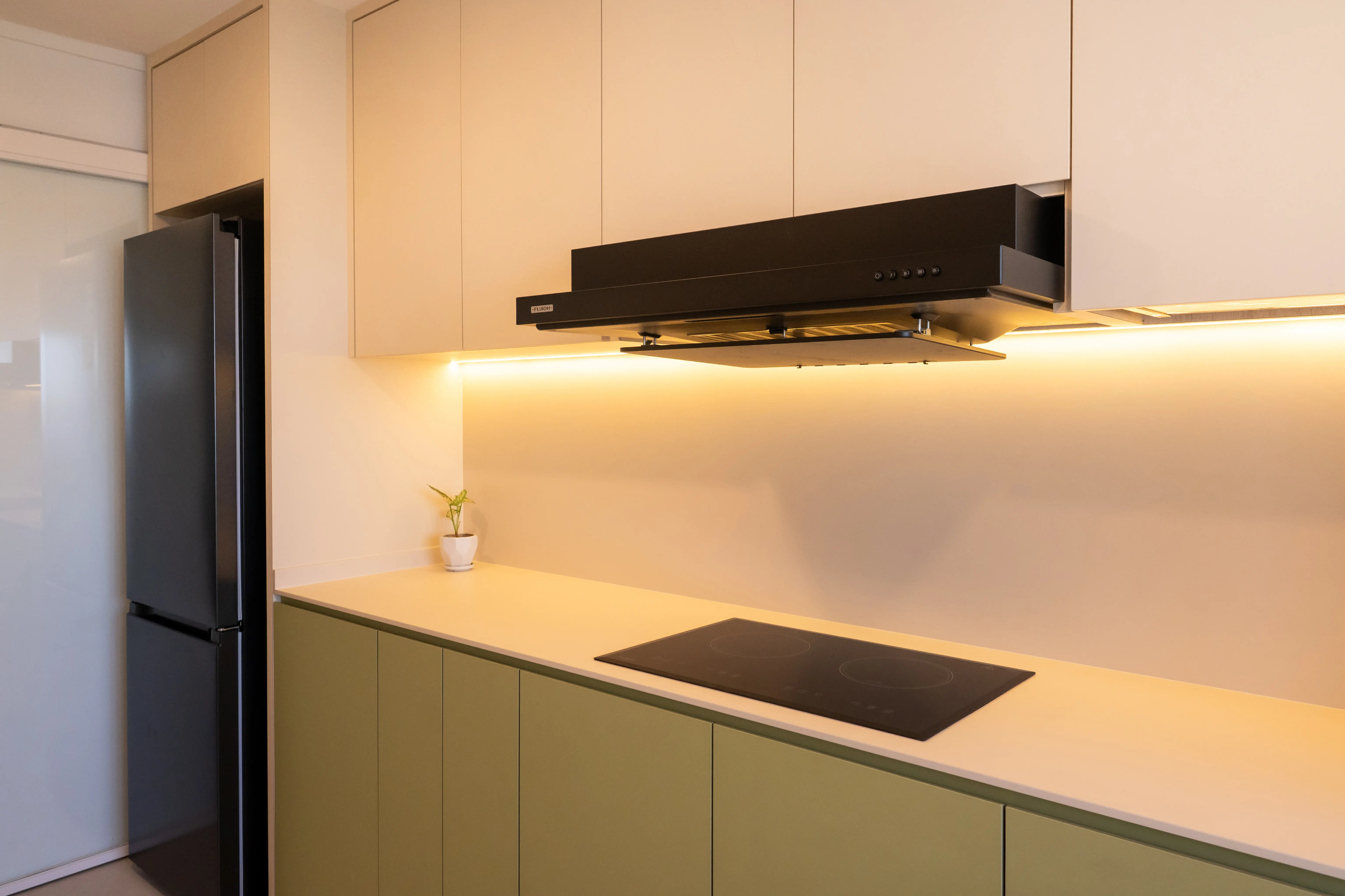 Minimalist HDB Kitchen Layout.webp