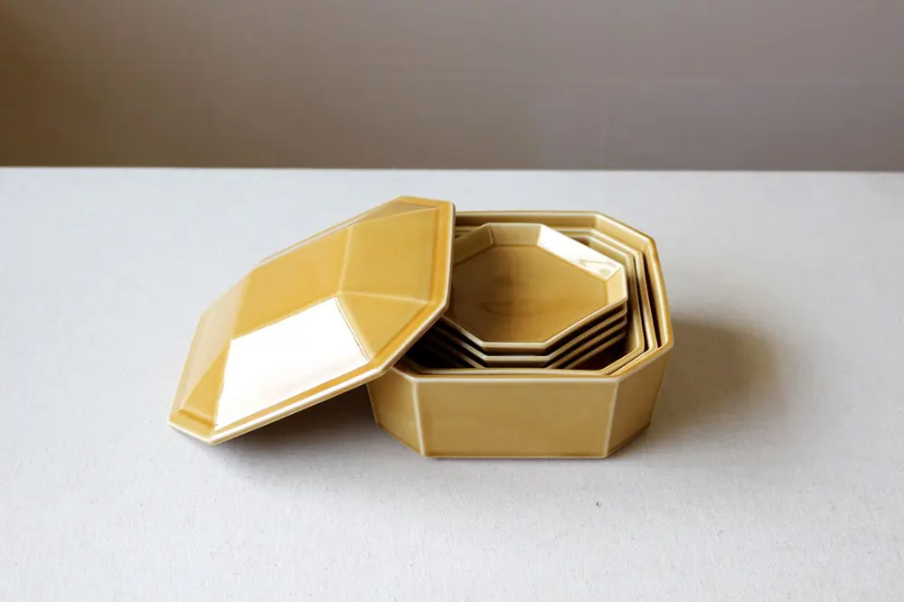 Sumikiri Jyubako is made by Oda Pottery サイズ調整.webp